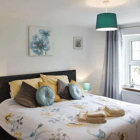 Bumblebee Nook Holiday home *